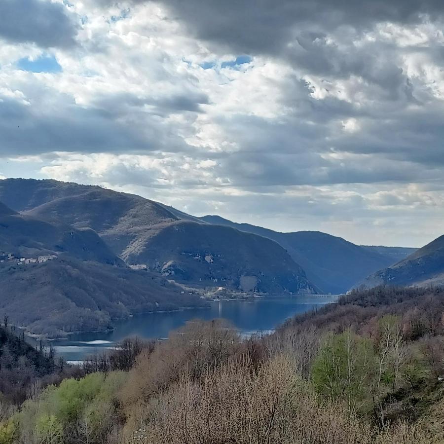 Agriturismo I Due Regni Petrella Salto Bagian luar foto